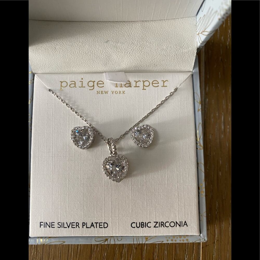 NIB Paige Harper New York heart earring and necklace set